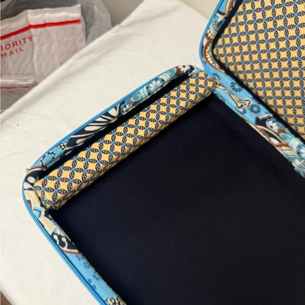 NWT Vera Bradley Bali Blue Mini Laptop Case Padded 12” X 8.5” Rare